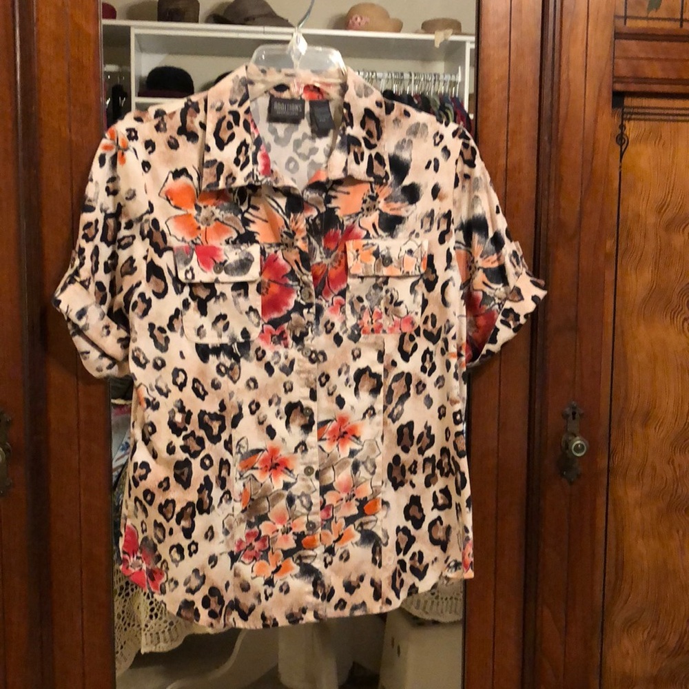 Chico’s Additions cotton/spandex camp shirt in an animal/floral print , size 1